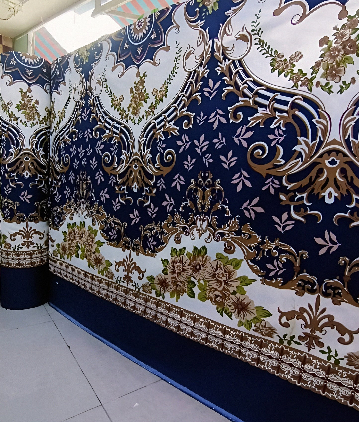 Cotton-blend bedsheet in navy featuring a gold floral design with intricate white details.