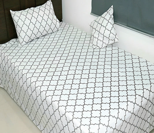 Minimalist geometric white cotton bedsheet – مفرش قطن أبيض بنقشة هندسية من مارجان3x
