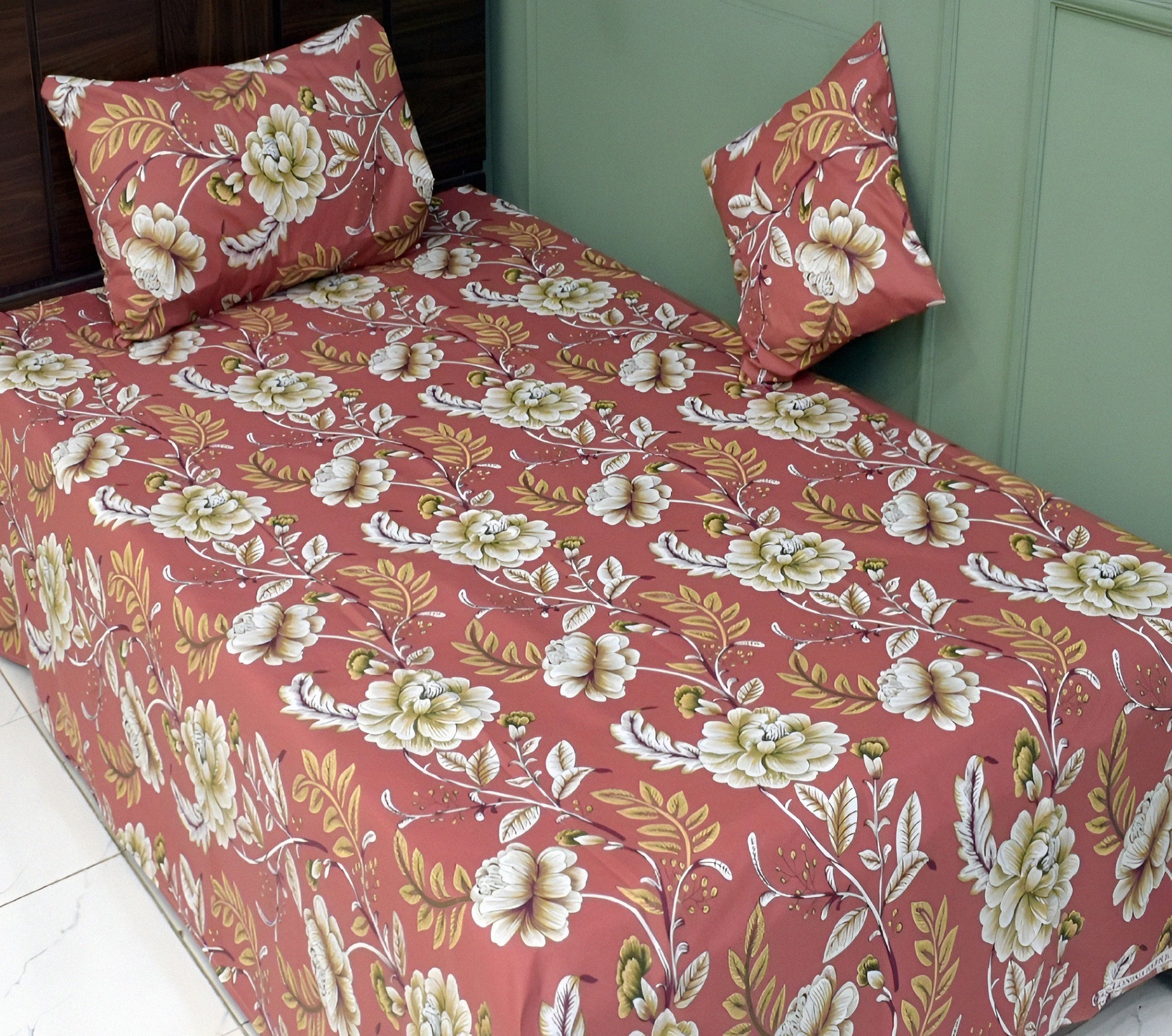 Red floral cotton bedsheet with pillow covers