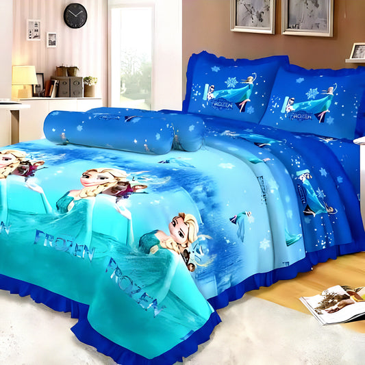 Bright blue Frozen Elsa kids bedsheet set on a child’s bed — طقم ملاية أطفال بطبعة إلسا باللون الأزرق.
