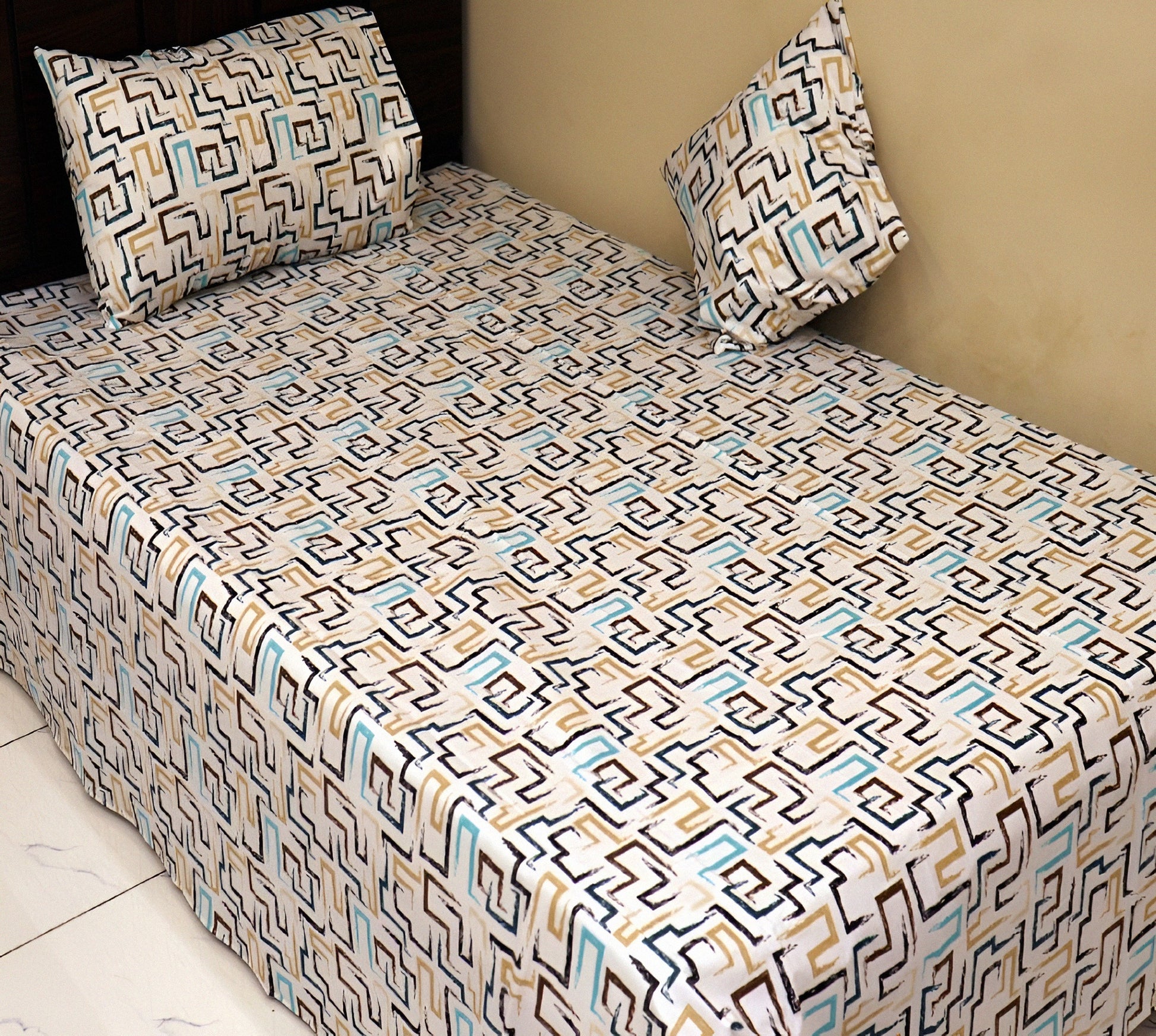 Geometric cotton bedsheet set with pillow covers, available for wholesale roll worldwide