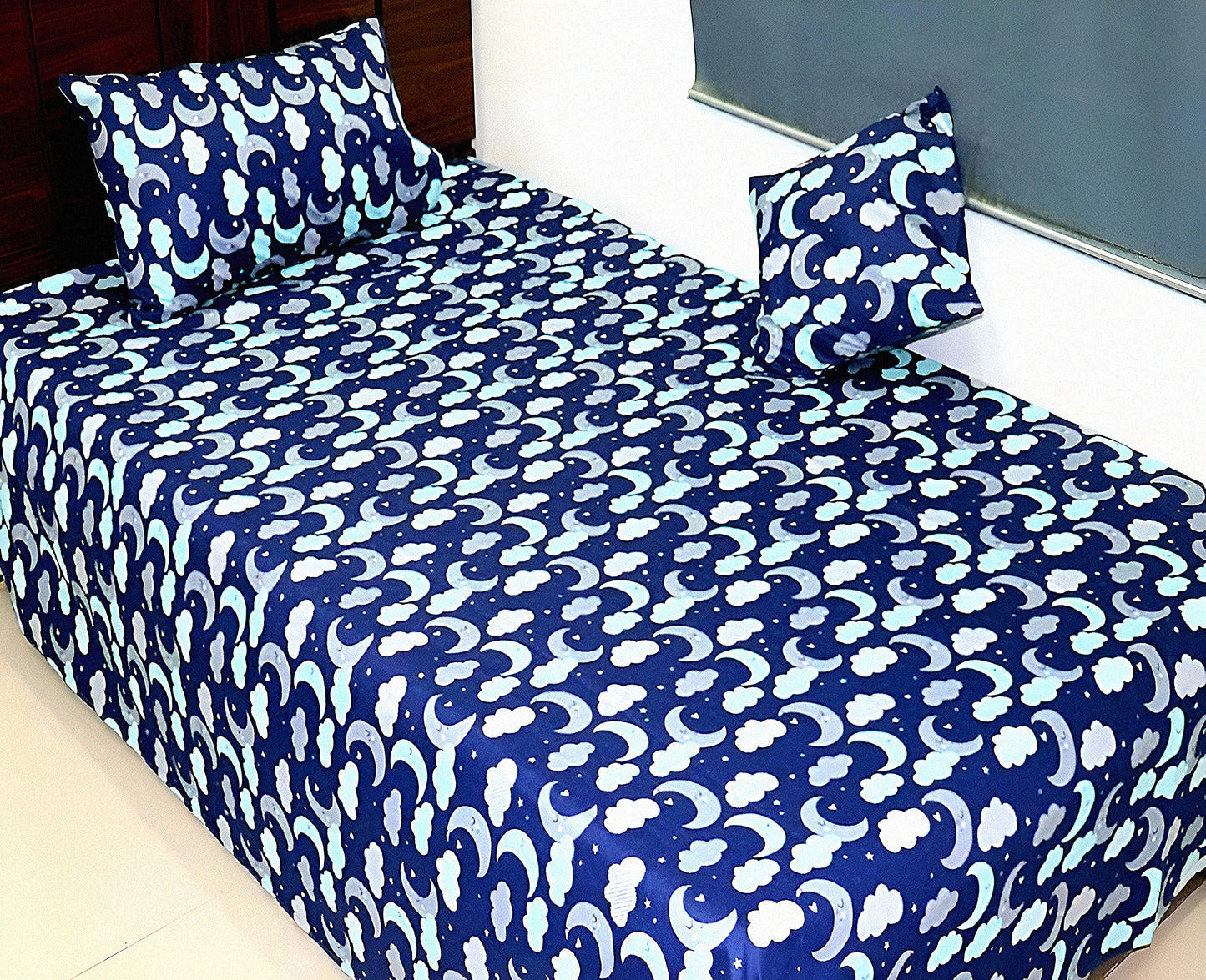 Blue cotton bedsheet with moon and cloud night sky design — مفرش قطن أزرق بطبعة القمر والغيوم من مارجان3x