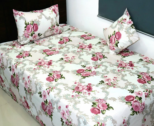 Soft pink floral vintage cotton bedsheet with pillow cover – مفرش سرير وردي بنقشة زهور من القطن الفاخر.
