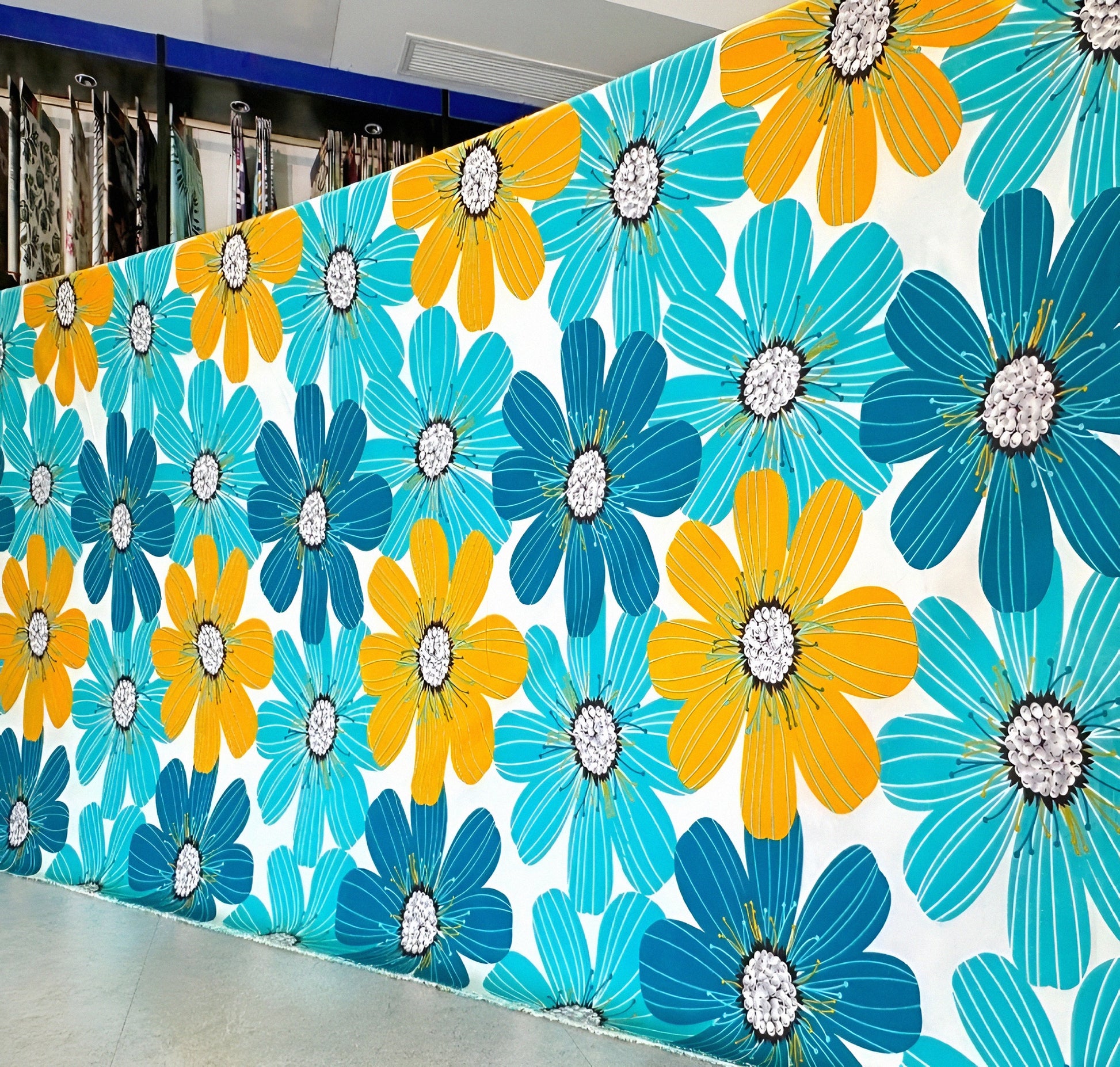 Soft cotton printed bedsheet set featuring large flower design